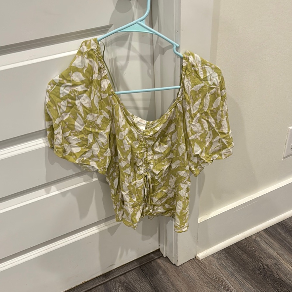 Green and White Floral V-Neck Puff Sleeve Blouse